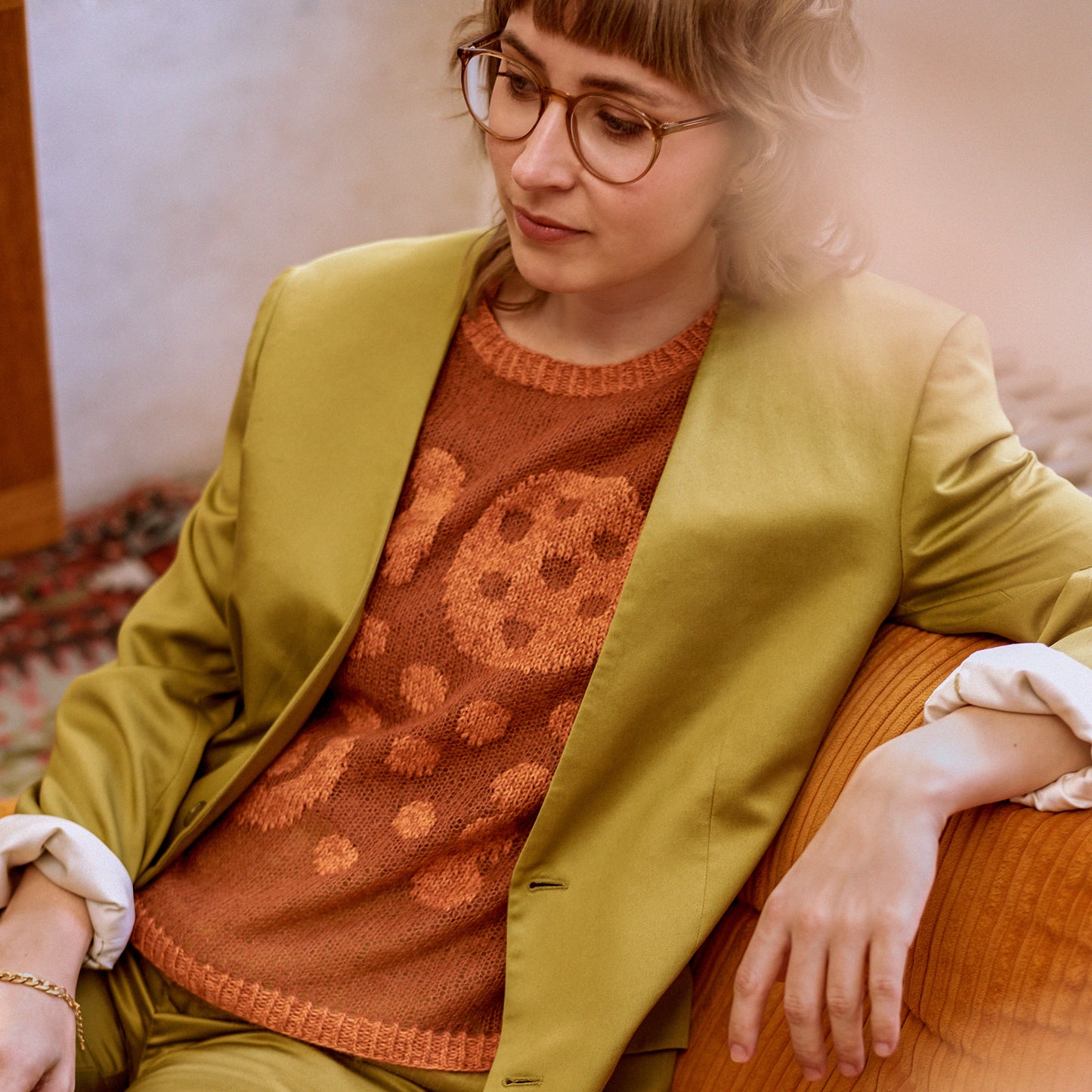 Anna Husemann pairing the Looking for Treasures Tee from her book Intarsia Knits with a suit.